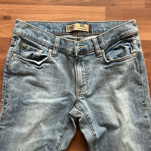 Woman’s Old Navy Jeans light Wash Low Rise Stretch Size 2 - Picture 2 of 8